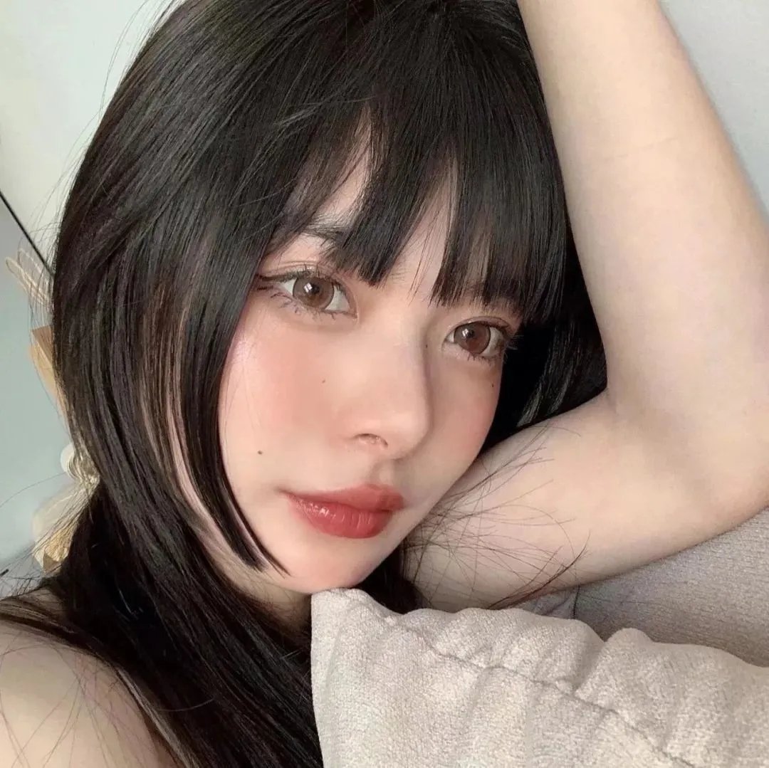姜小凡出去摆摊咯